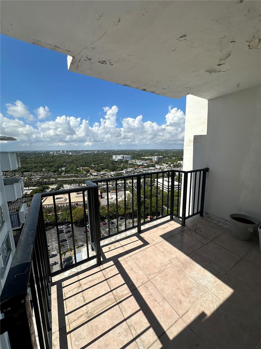 COMMODORE PLAZA CONDO - Residential