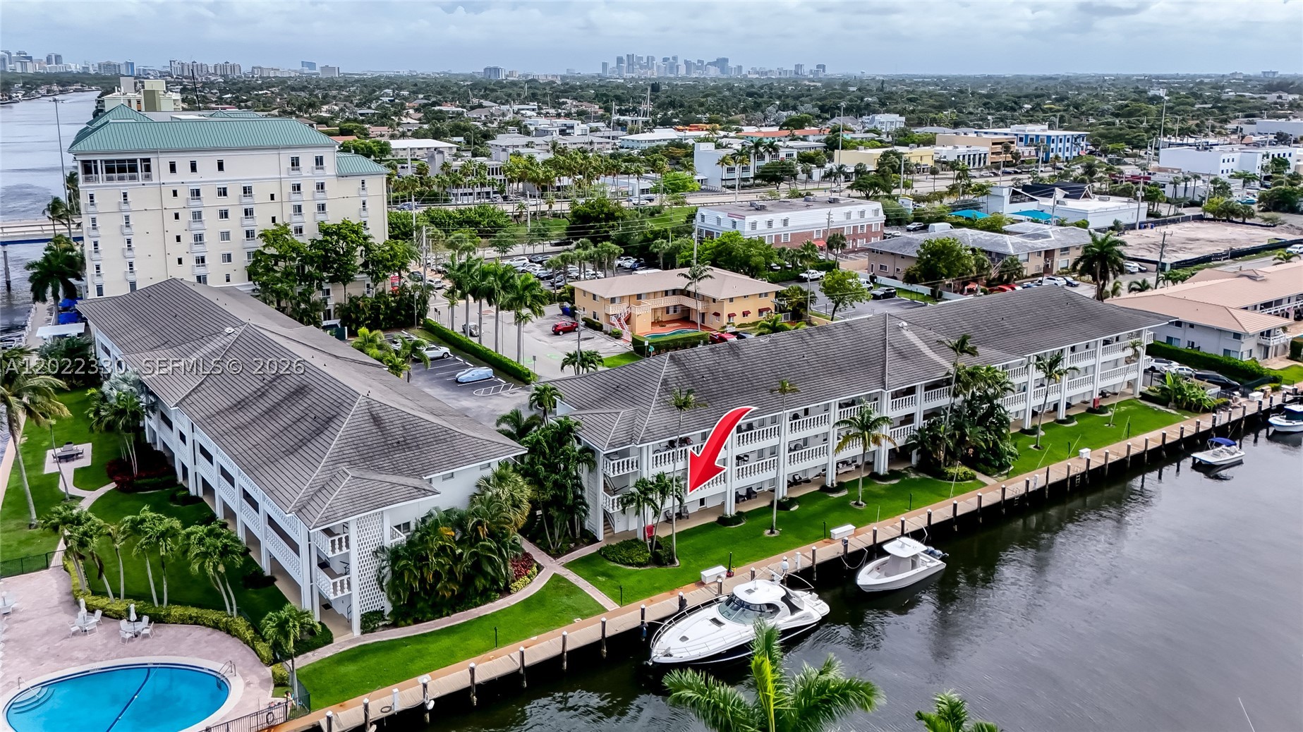 WATERSIDE ON THE INTRACOA - Residential