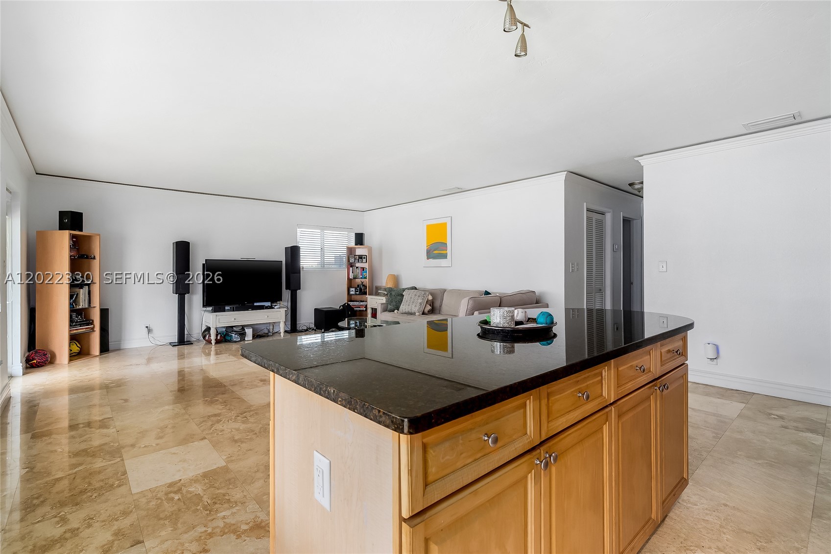 WATERSIDE ON THE INTRACOA - Residential