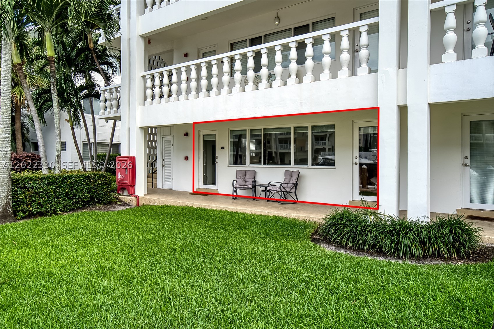 WATERSIDE ON THE INTRACOA - Residential
