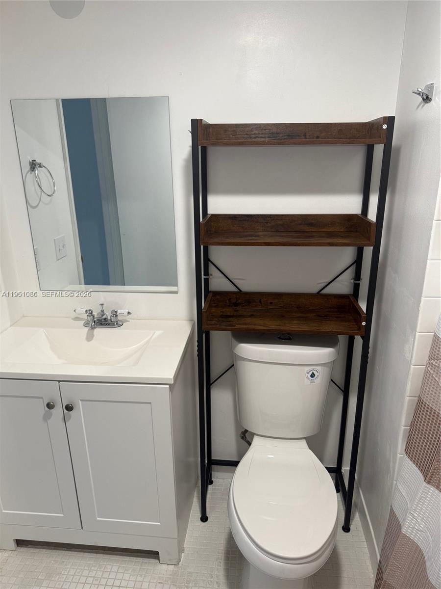 SHERWOOD SQUARE CONDOMINI - Residential Lease