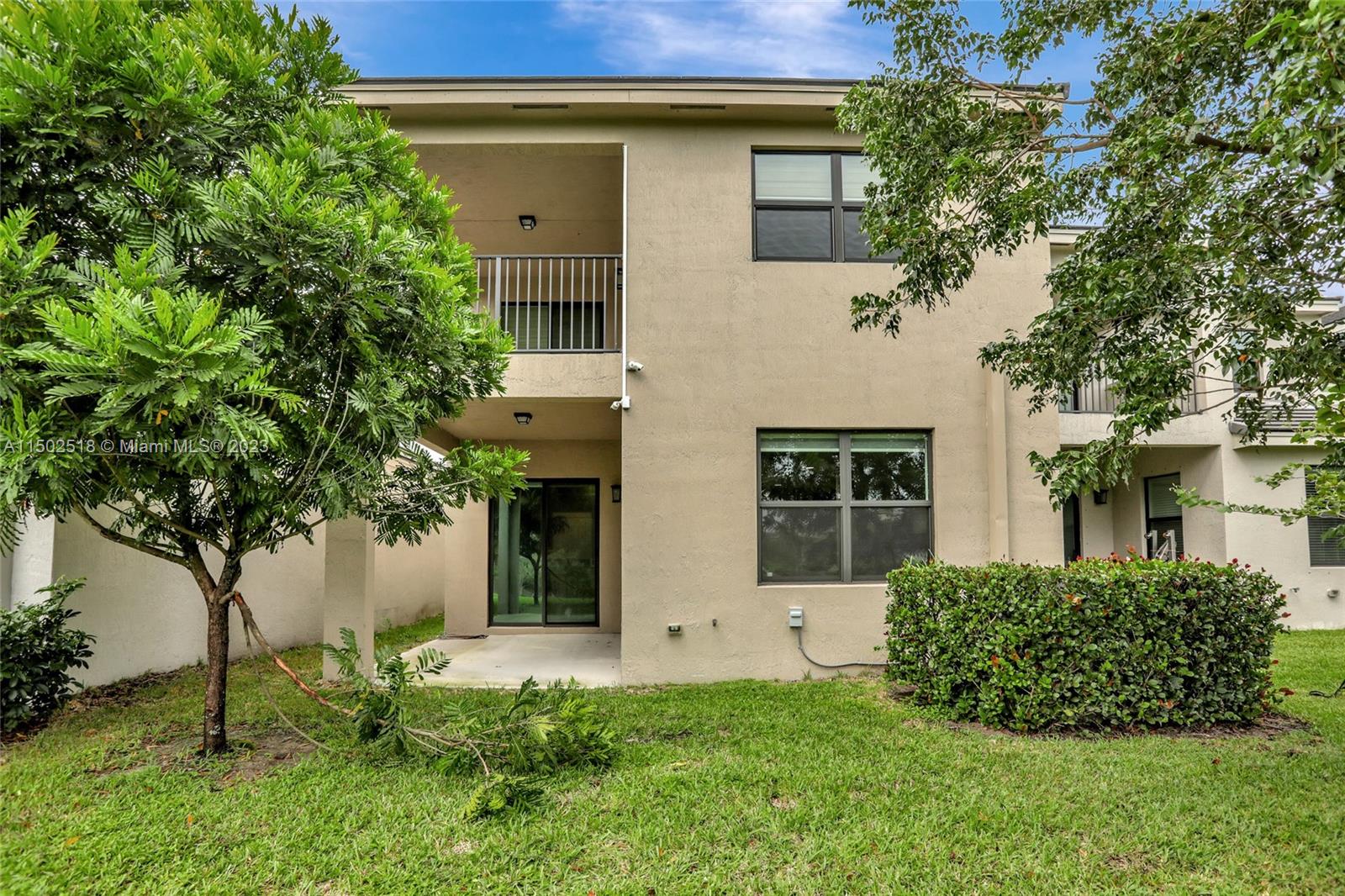 RESIDENCES AT PALM AIRE - Residential Lease