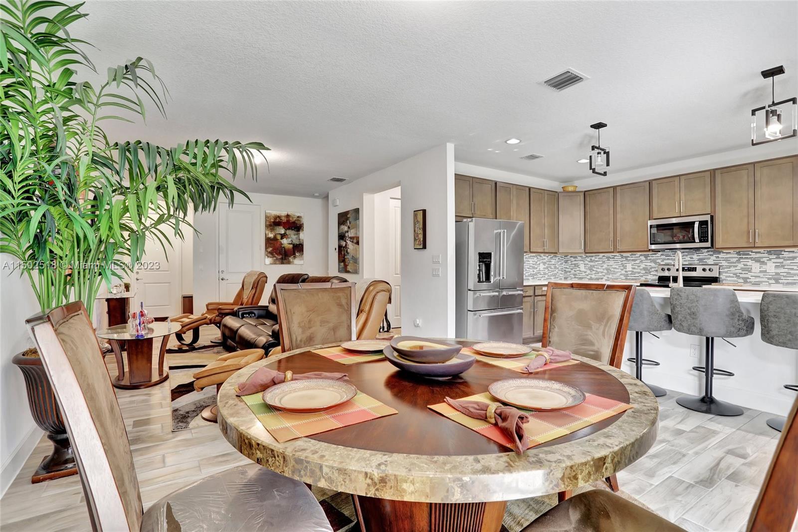 RESIDENCES AT PALM AIRE - Residential Lease