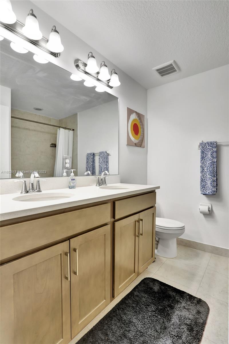 RESIDENCES AT PALM AIRE - Residential Lease
