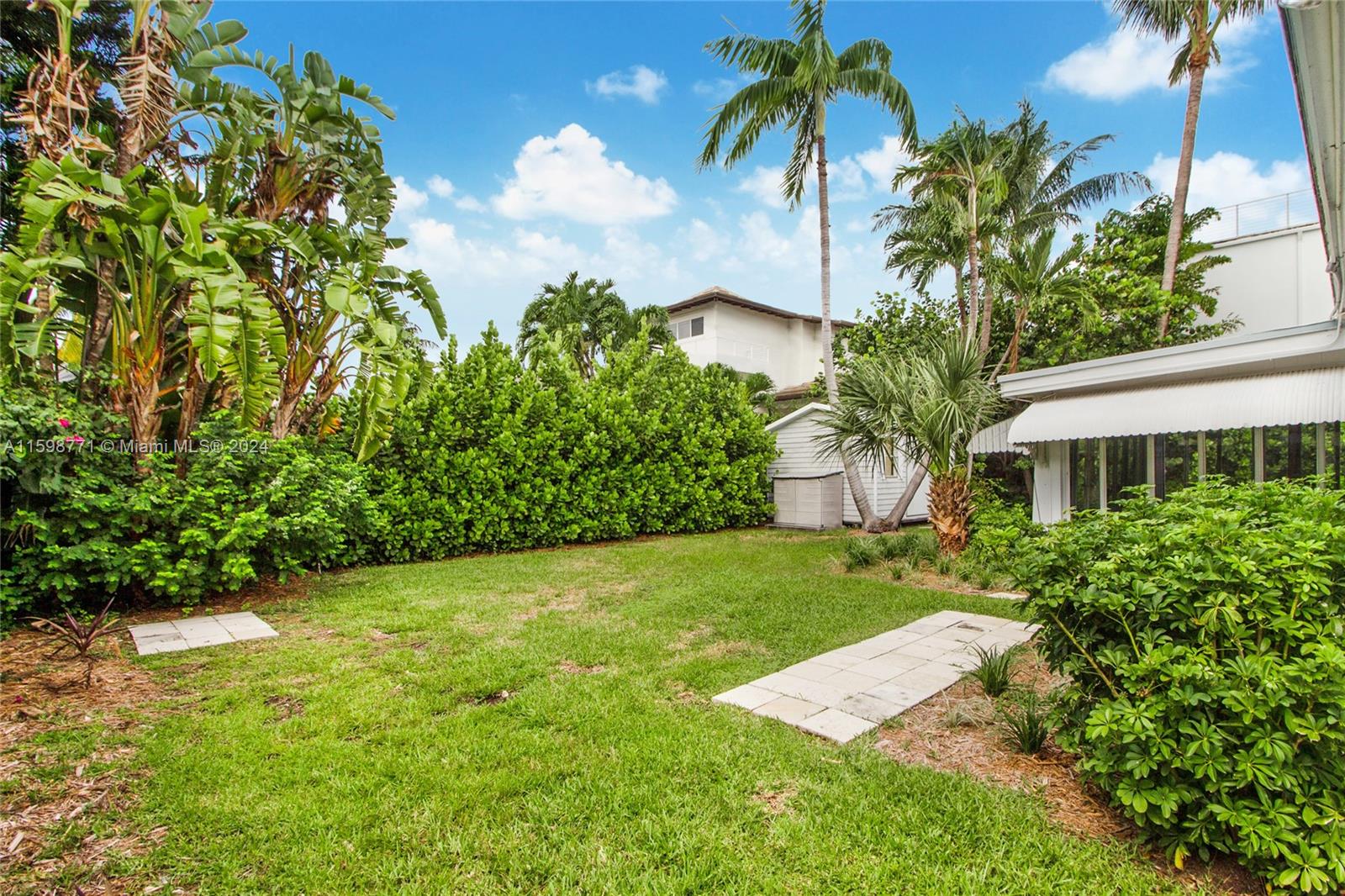 TROPICAL ISLE HOMES SUB 1 - Residential