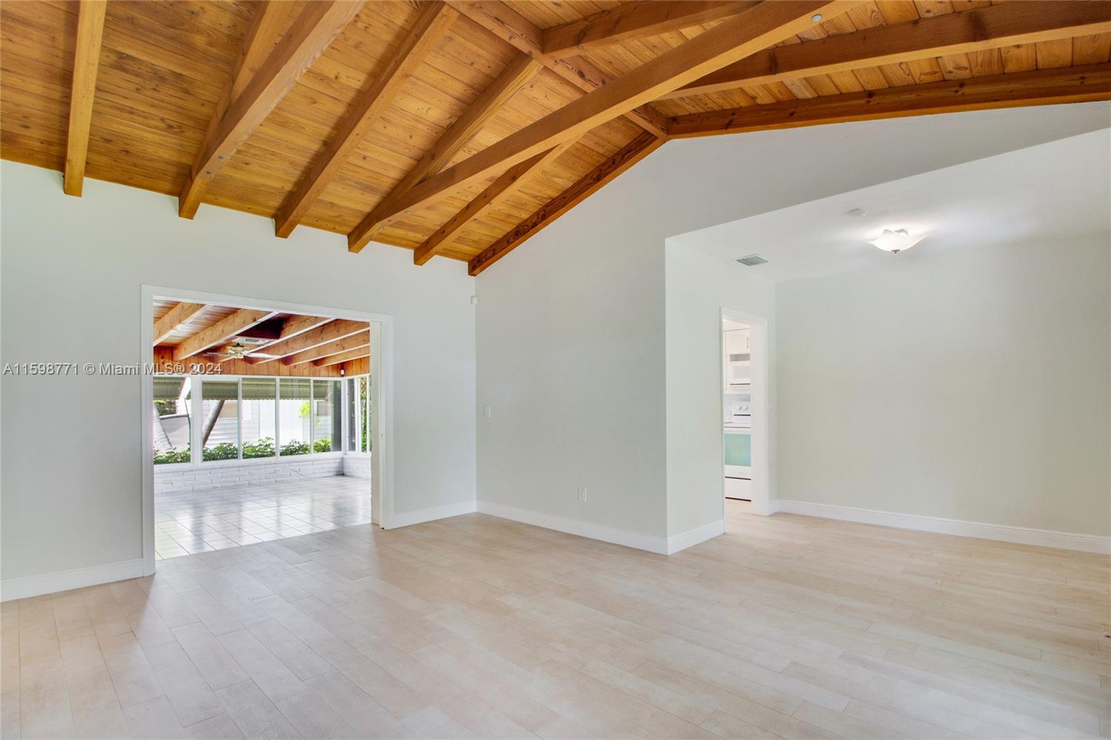 TROPICAL ISLE HOMES SUB 1 - Residential