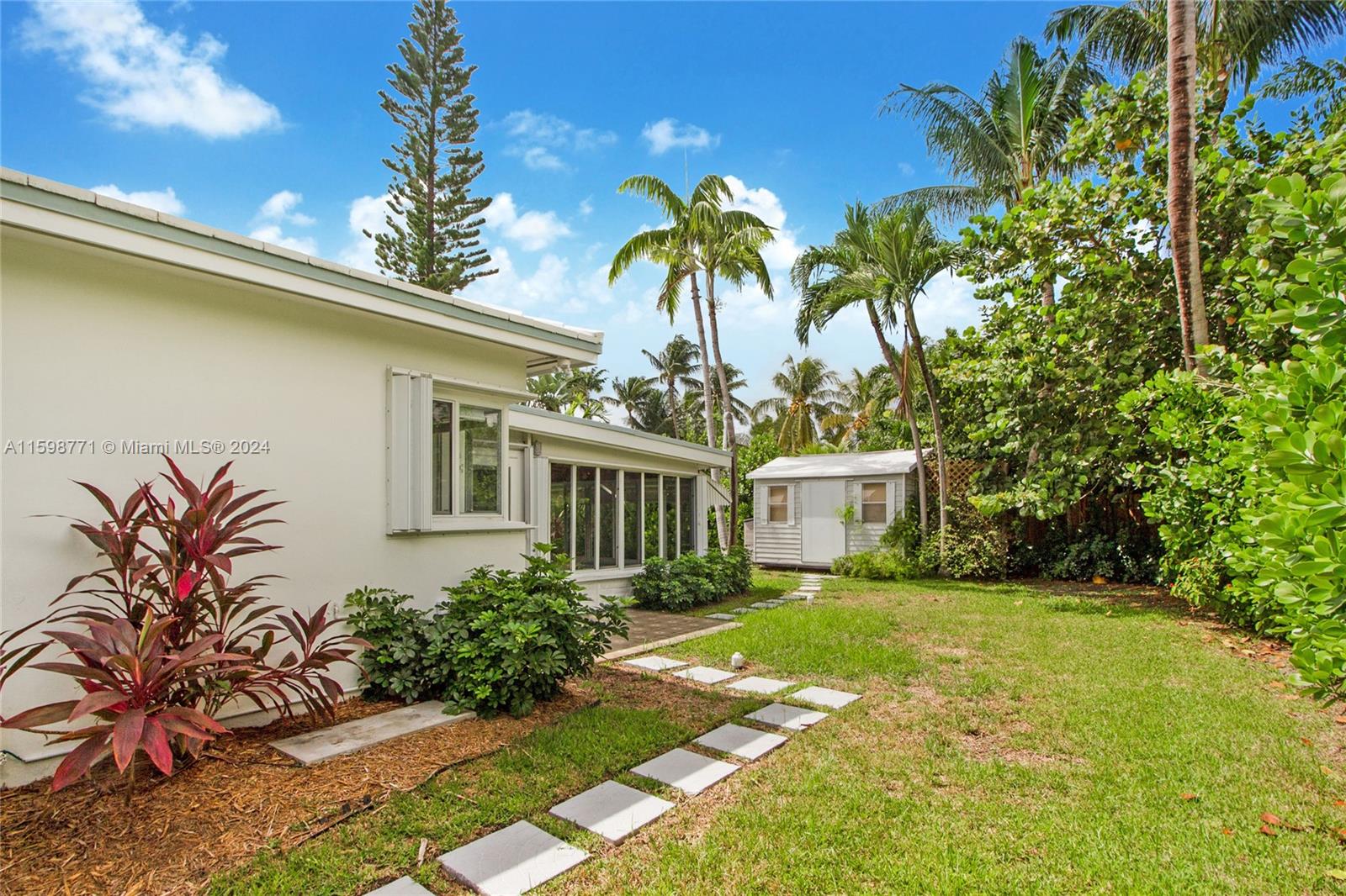 TROPICAL ISLE HOMES SUB 1 - Residential