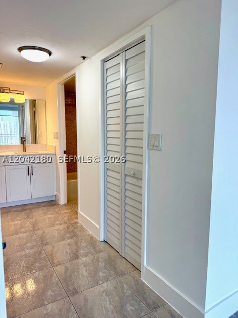 WINSTON TOWERS 600 CONDO - Residential Lease