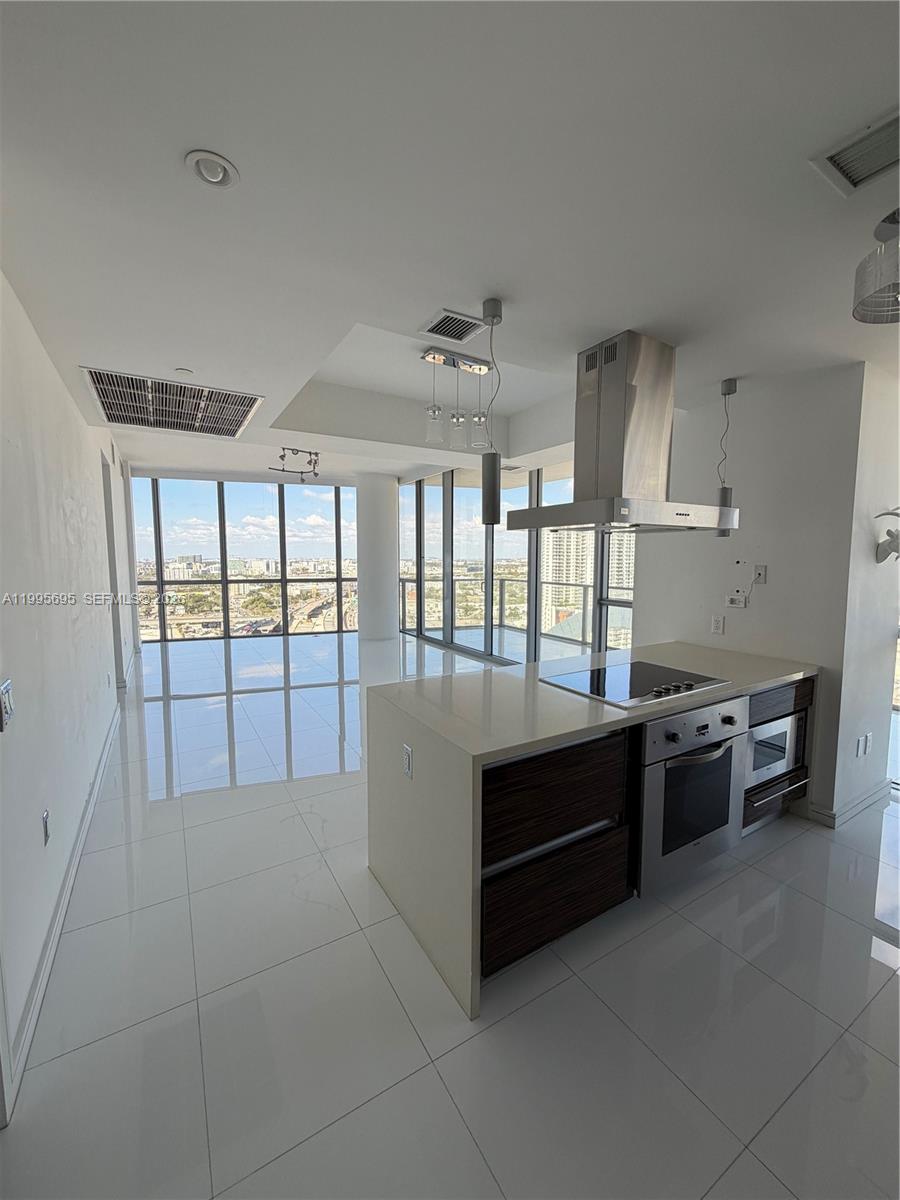 MARQUIS CONDO - Residential
