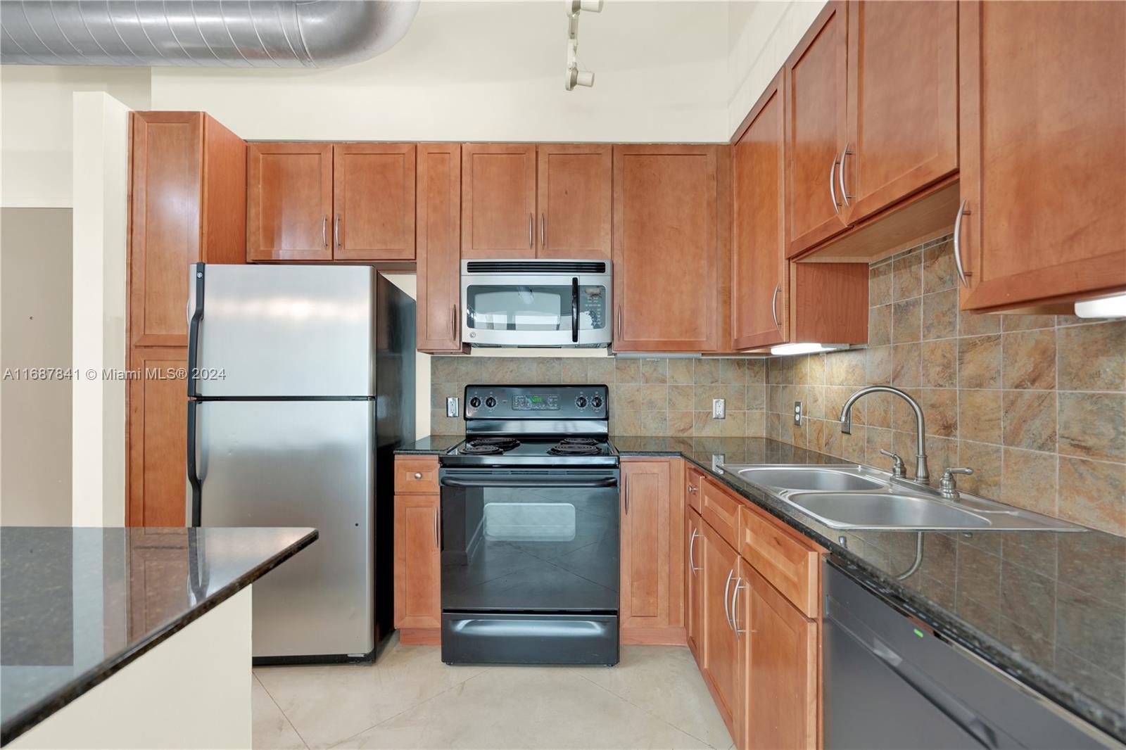 CITE CONDO - Residential Lease
