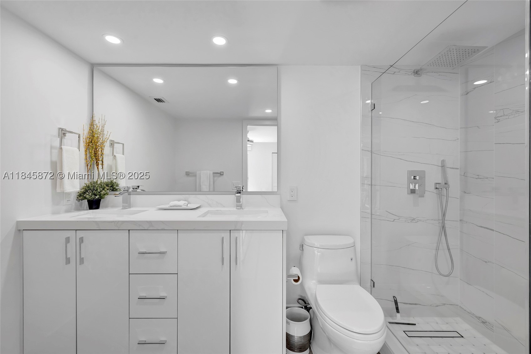 LUCAYA VILLAGE 2-E CONDO - Residential