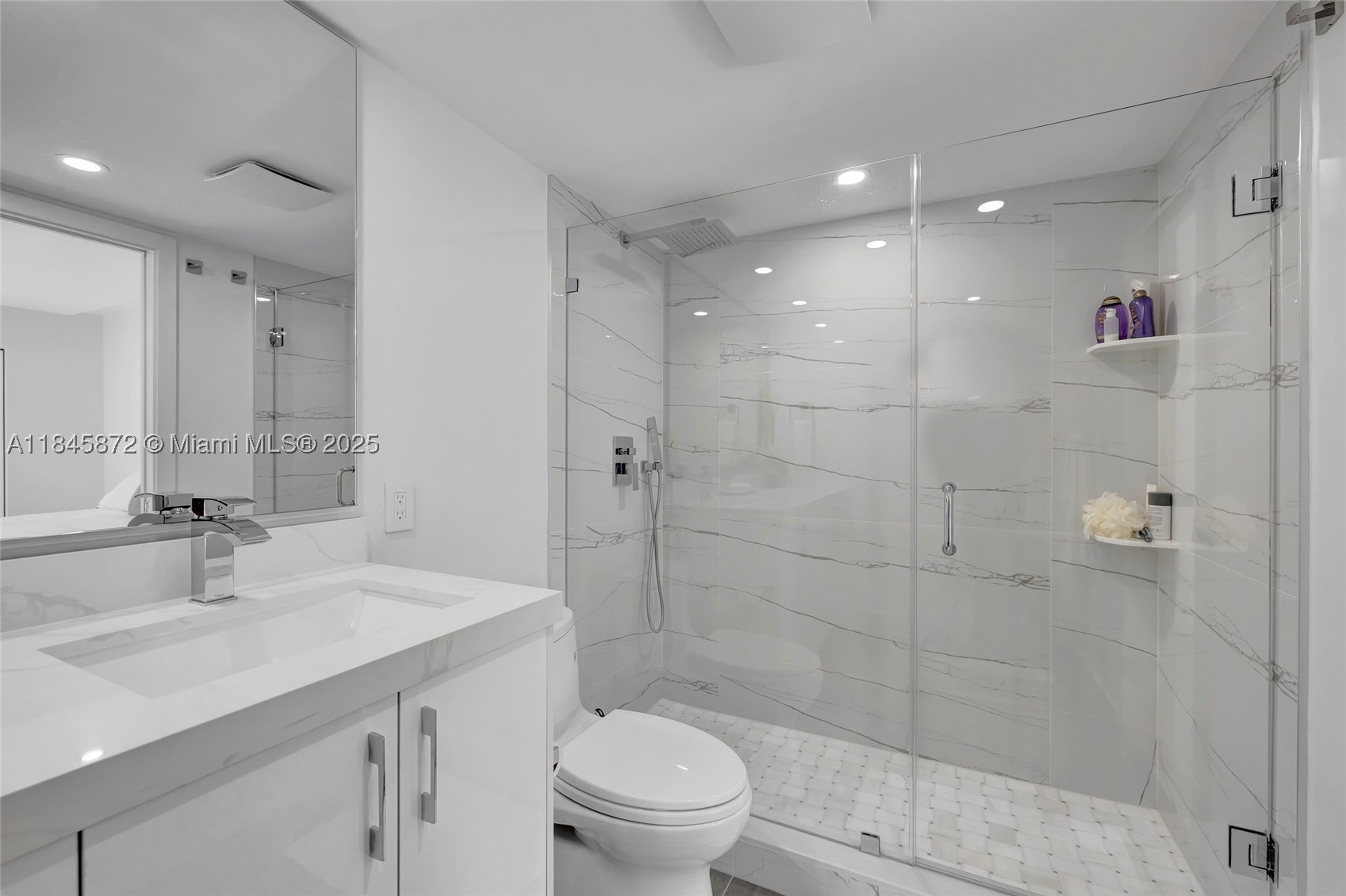 LUCAYA VILLAGE 2-E CONDO - Residential
