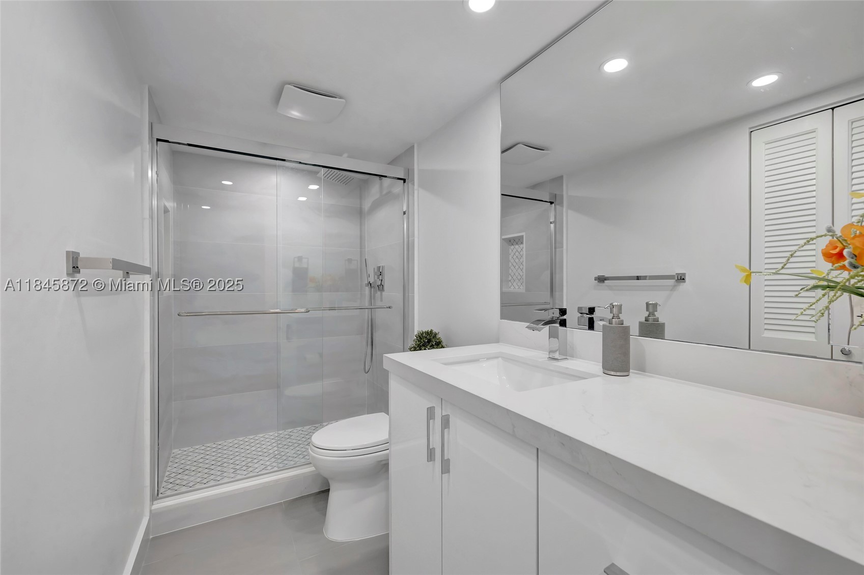 LUCAYA VILLAGE 2-E CONDO - Residential