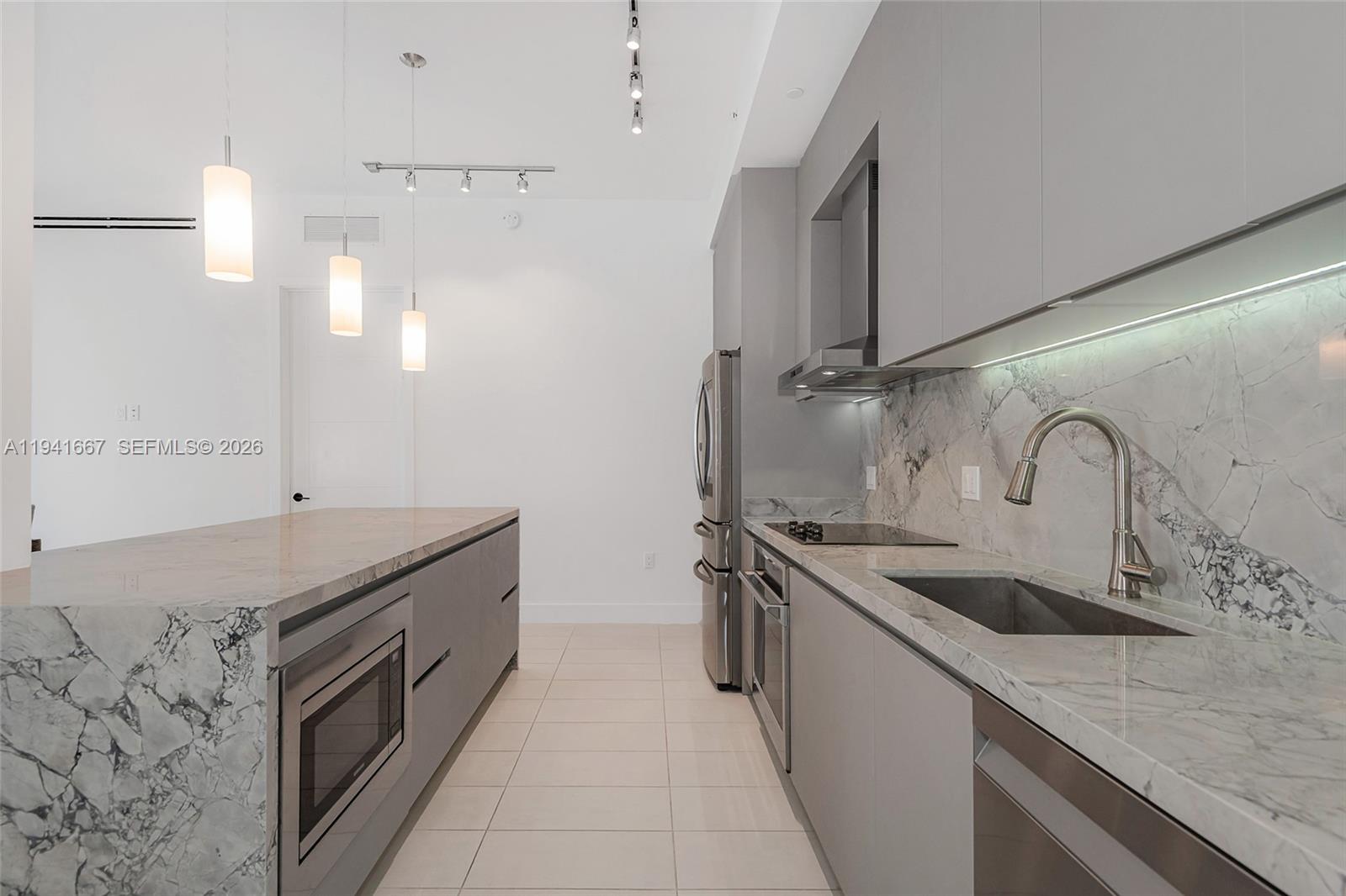 LINCOLN SUB - Residential