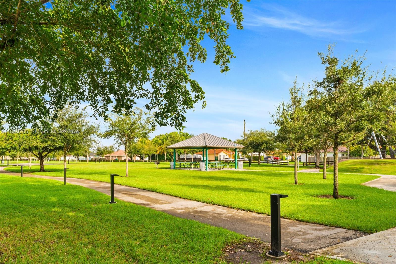 WEITZER SERENA LAKES TOWN - Residential
