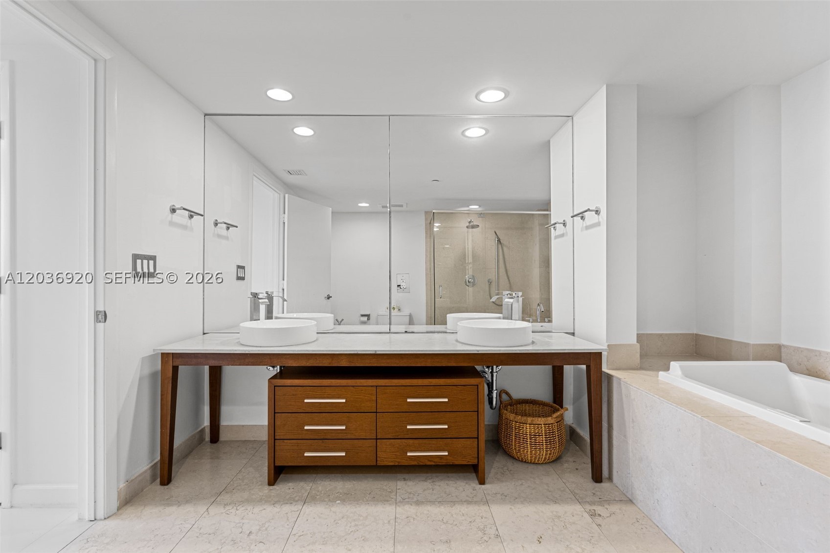 ICON BRICKELL NO TWO - Residential