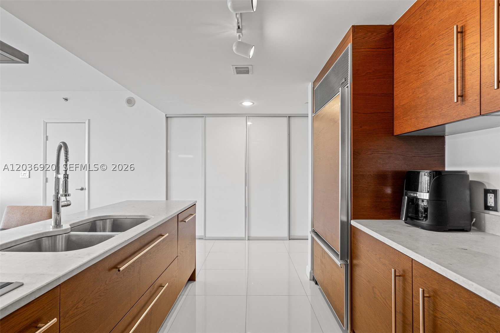 ICON BRICKELL NO TWO - Residential