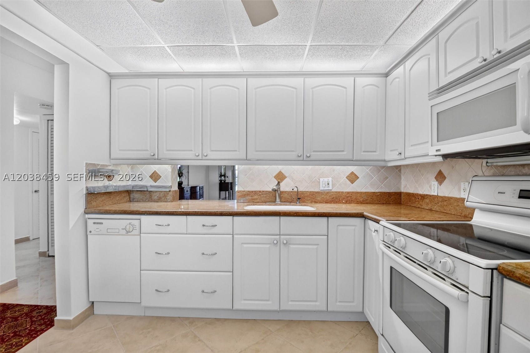 VILLAGE ROYALE ON THE GRE - Residential