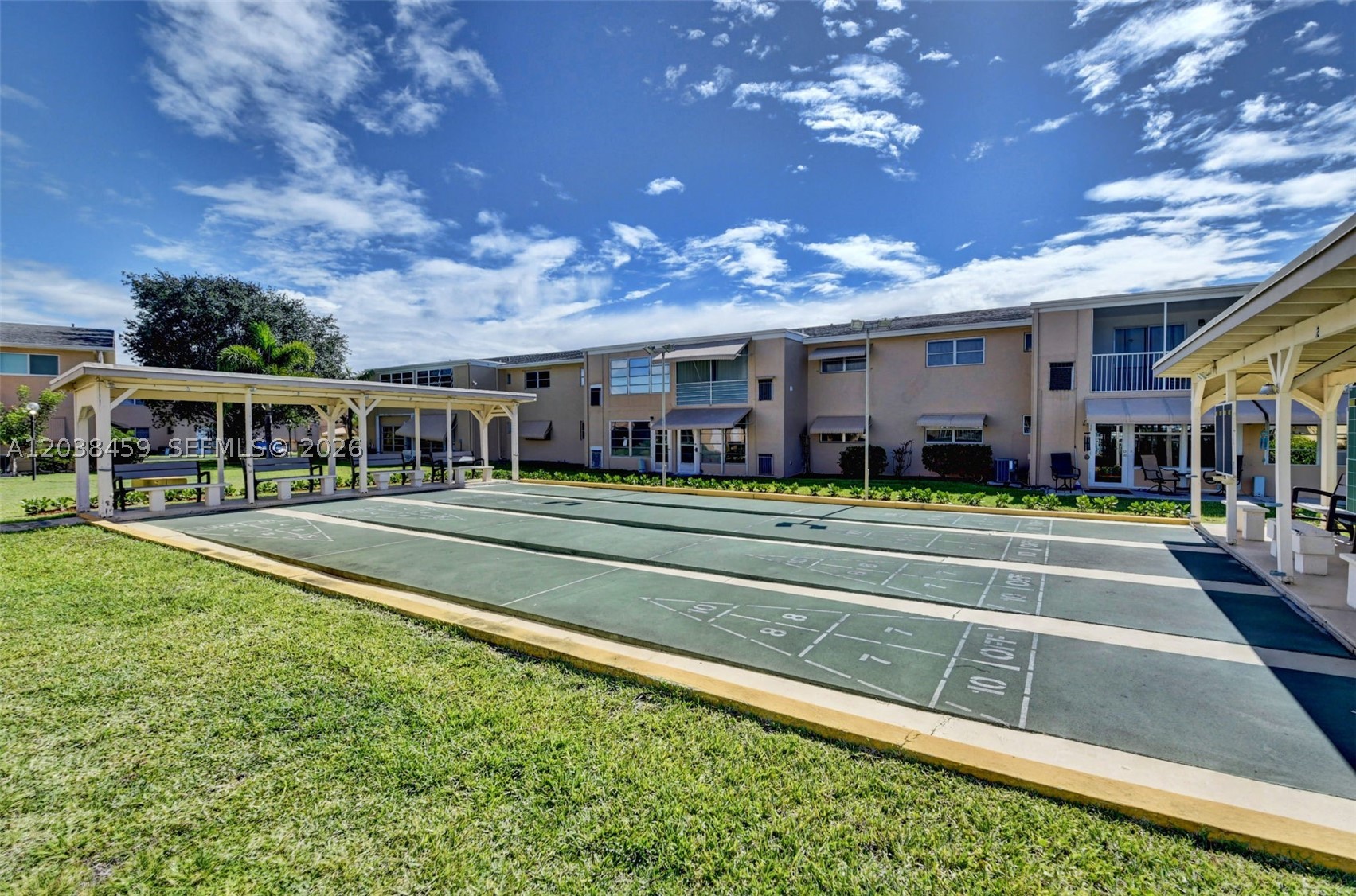 VILLAGE ROYALE ON THE GRE - Residential