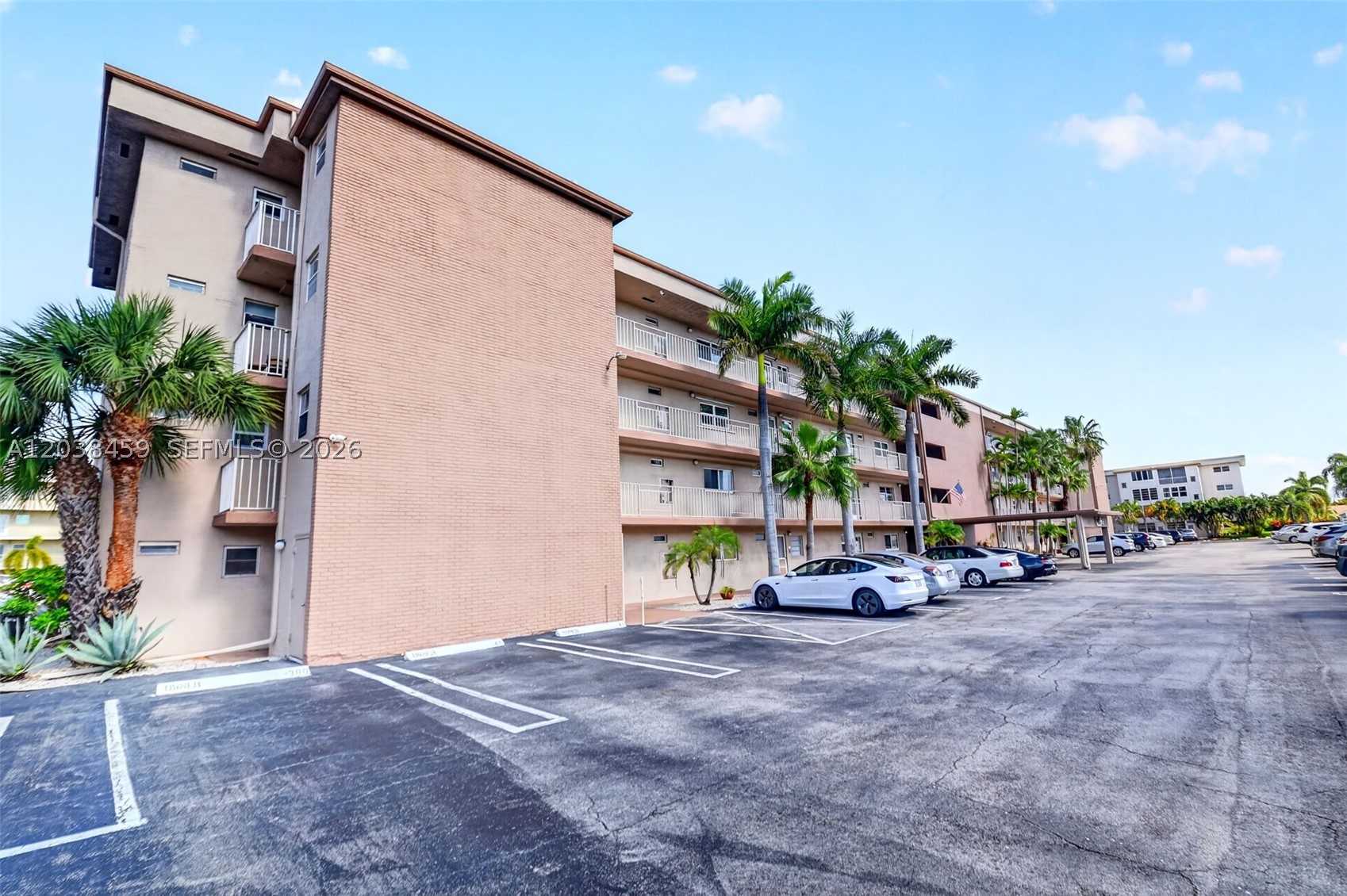 VILLAGE ROYALE ON THE GRE - Residential
