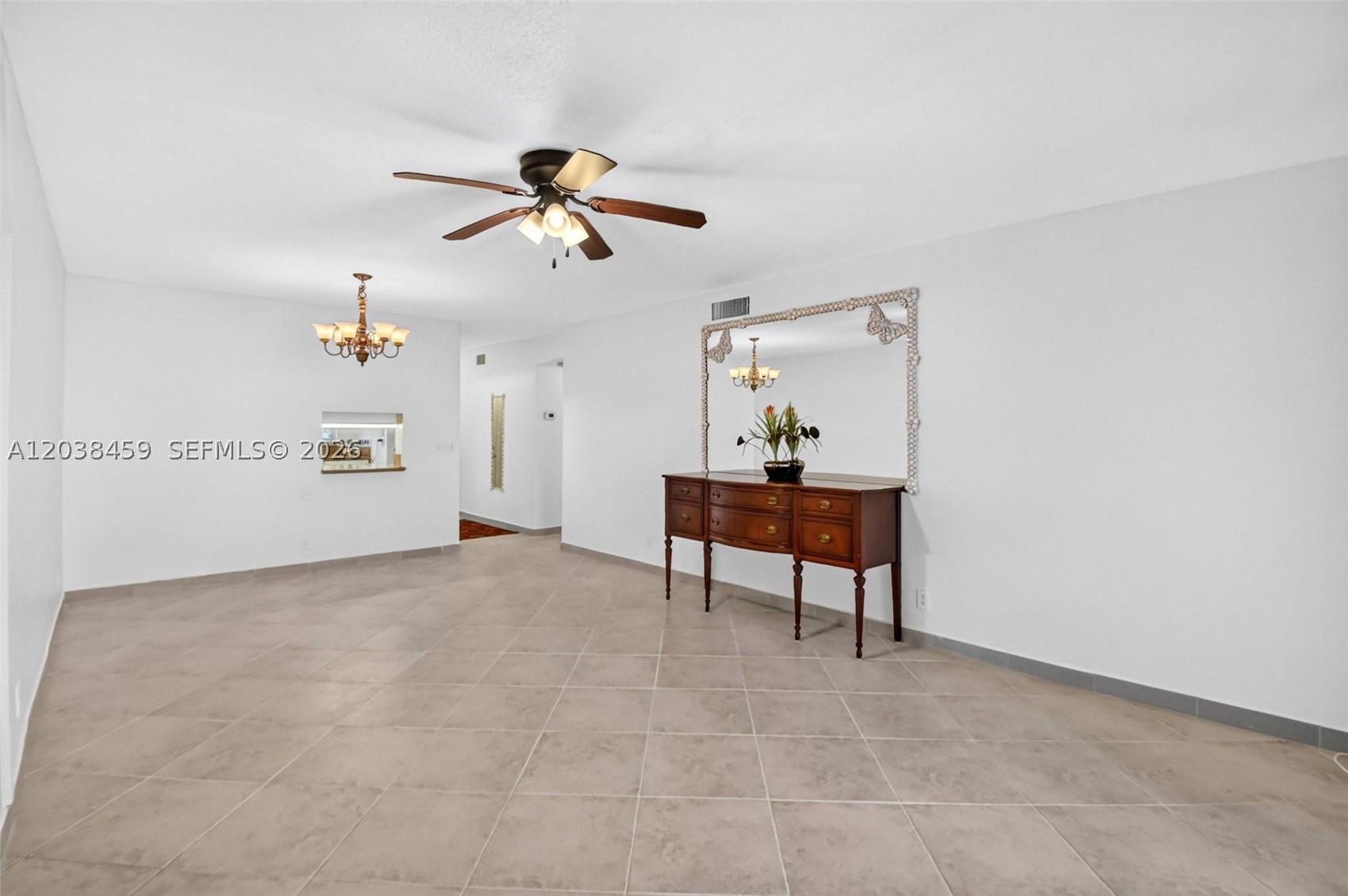 VILLAGE ROYALE ON THE GRE - Residential