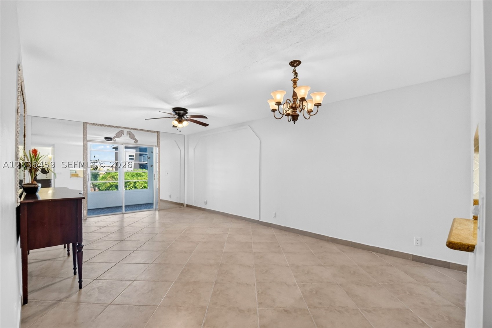 VILLAGE ROYALE ON THE GRE - Residential