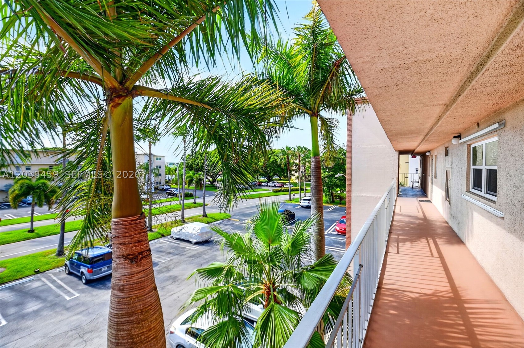 VILLAGE ROYALE ON THE GRE - Residential