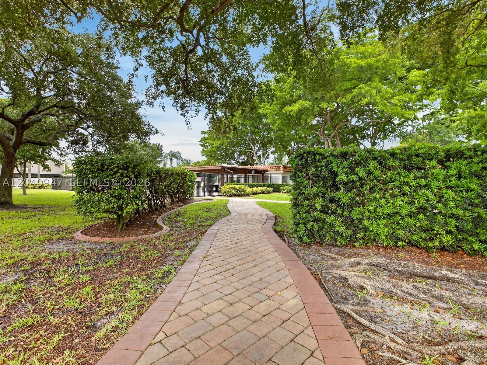 WATERSIDE VILLAGE TWO CON - Residential