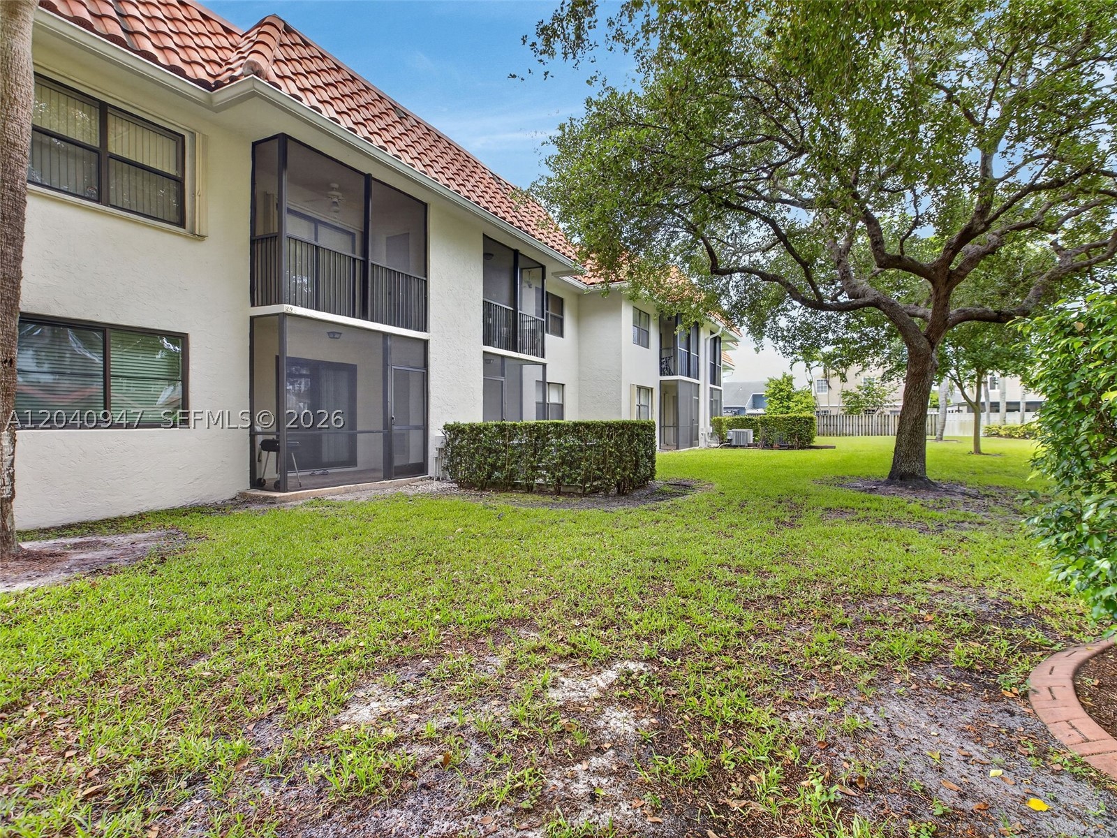 WATERSIDE VILLAGE TWO CON - Residential