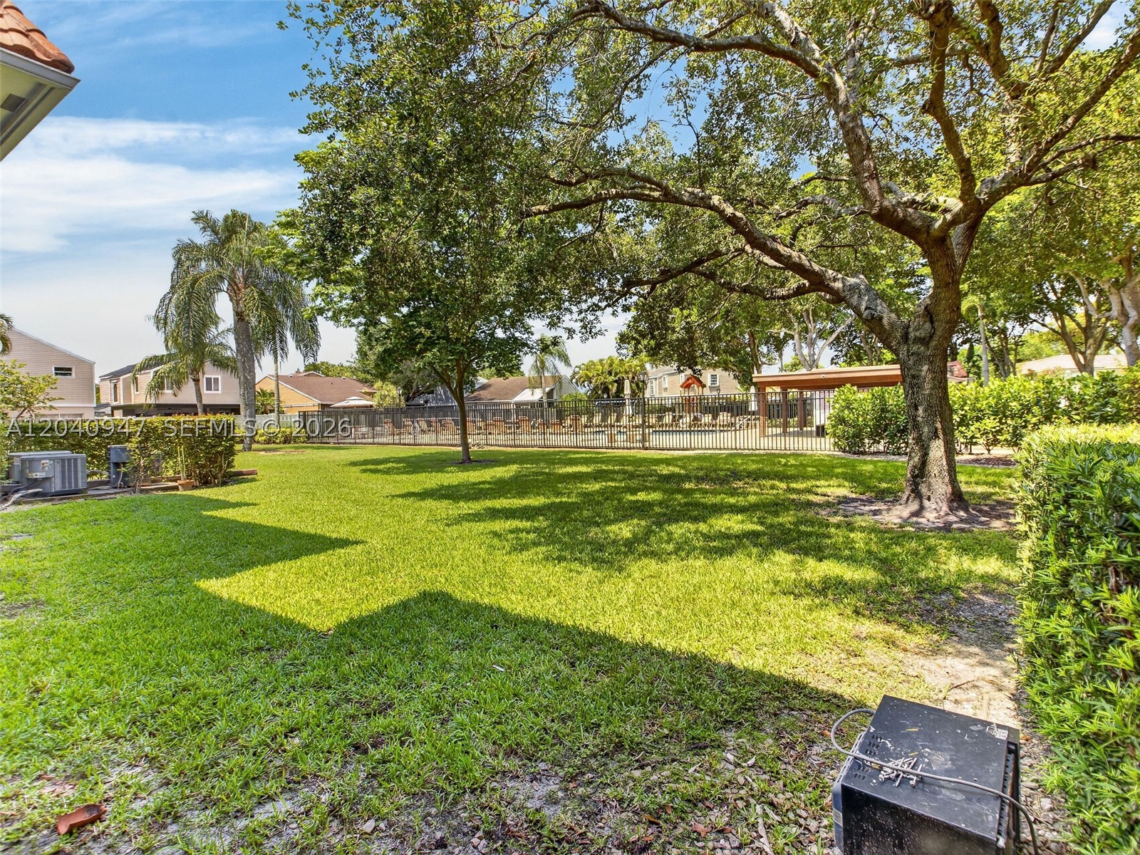 WATERSIDE VILLAGE TWO CON - Residential