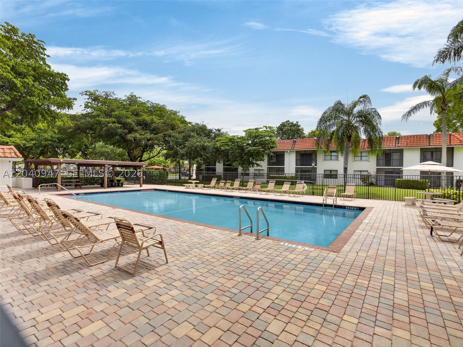 WATERSIDE VILLAGE TWO CON - Residential