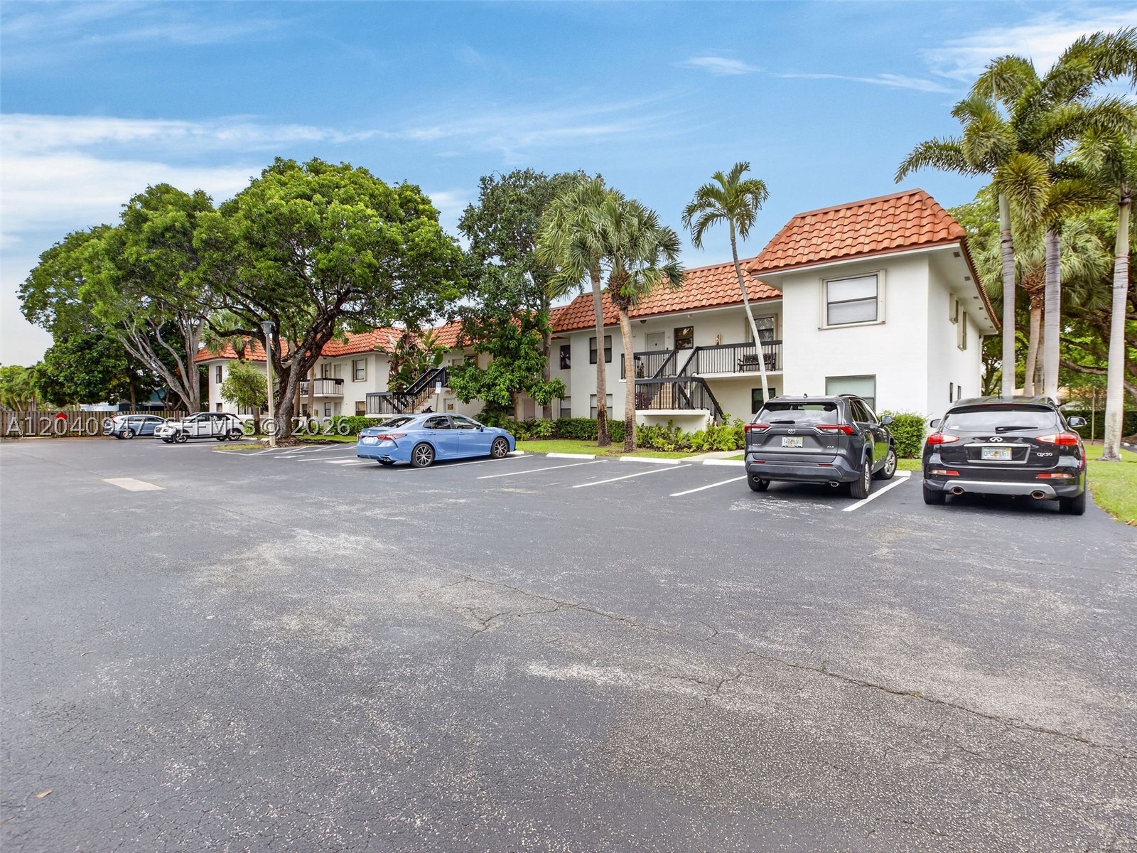 WATERSIDE VILLAGE TWO CON - Residential