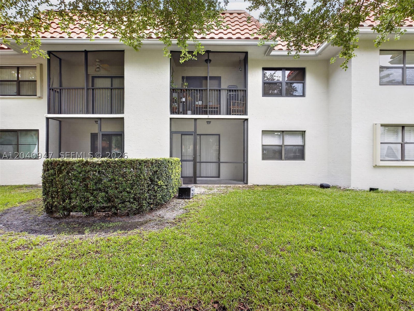 WATERSIDE VILLAGE TWO CON - Residential