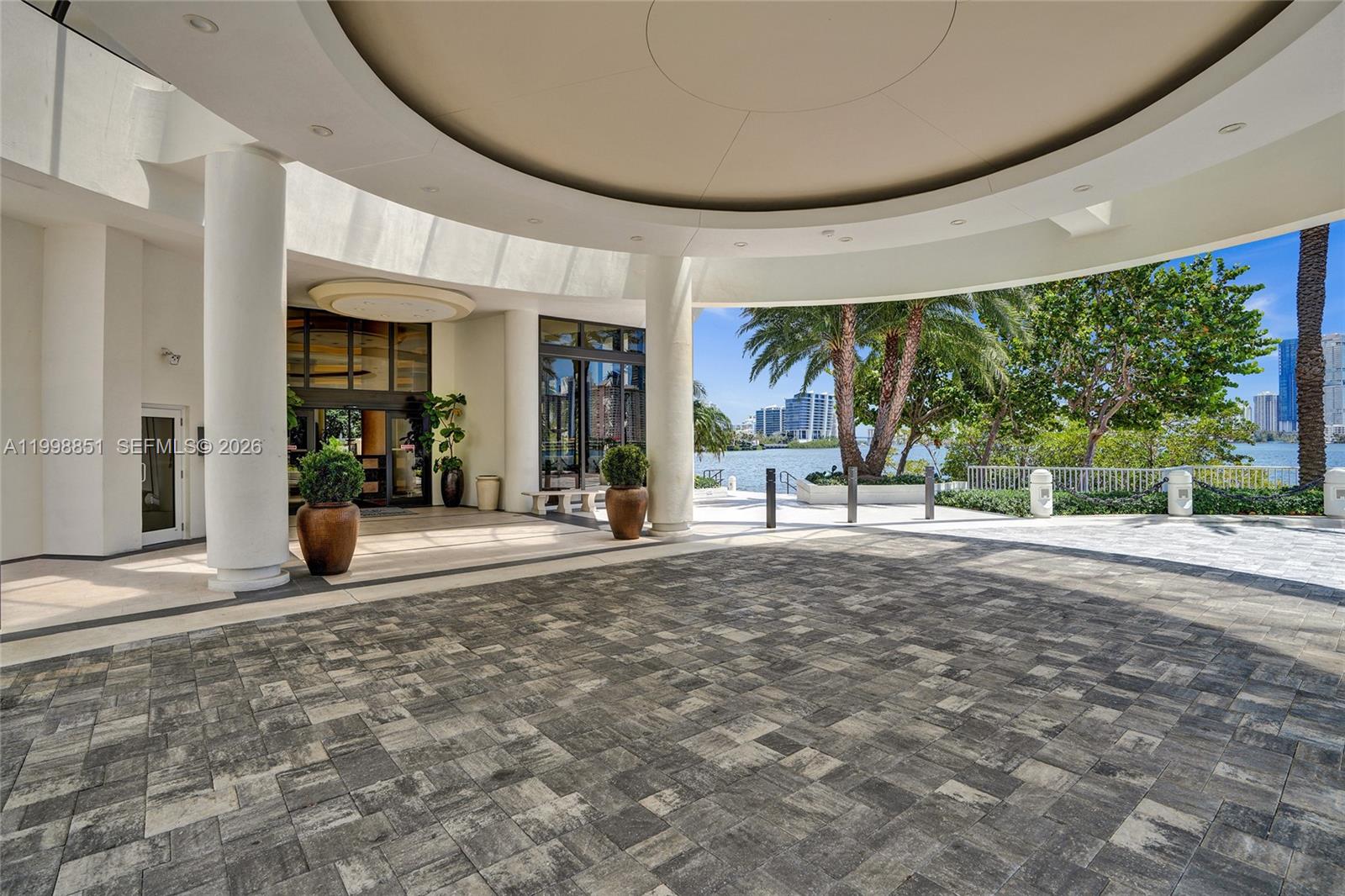 2800 ISL BLVD WILLIAMS IS - Residential