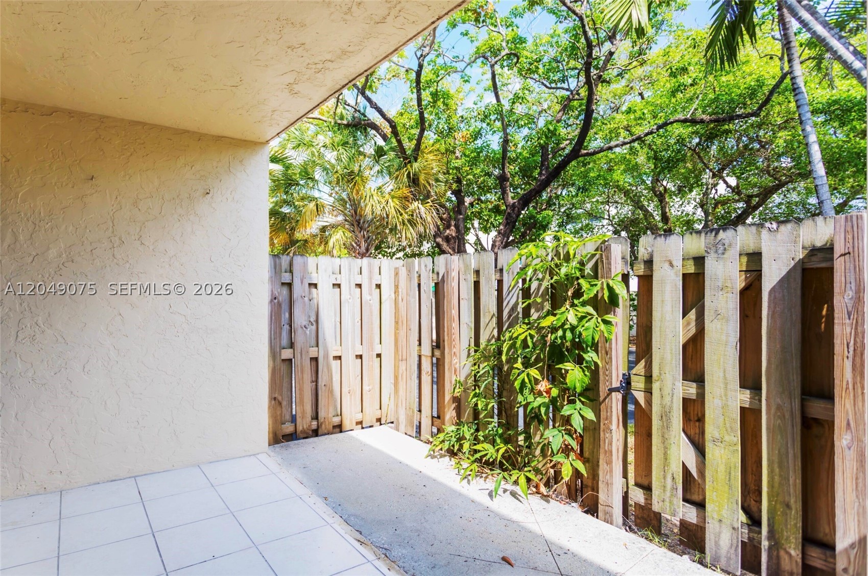 CORAL REEF TOWNHOUSES CON - Residential Lease