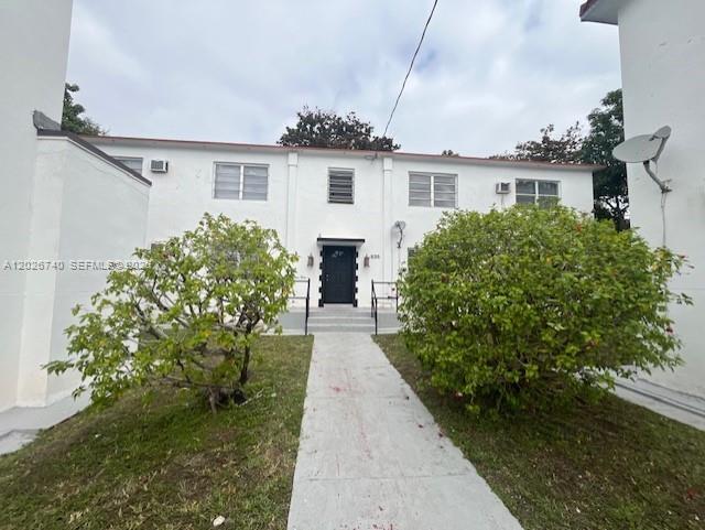 Beautiful apartment with 2 bedrooms and 1 bathroom, super spacious and bright rooms. Great location, very close to Brickell.
