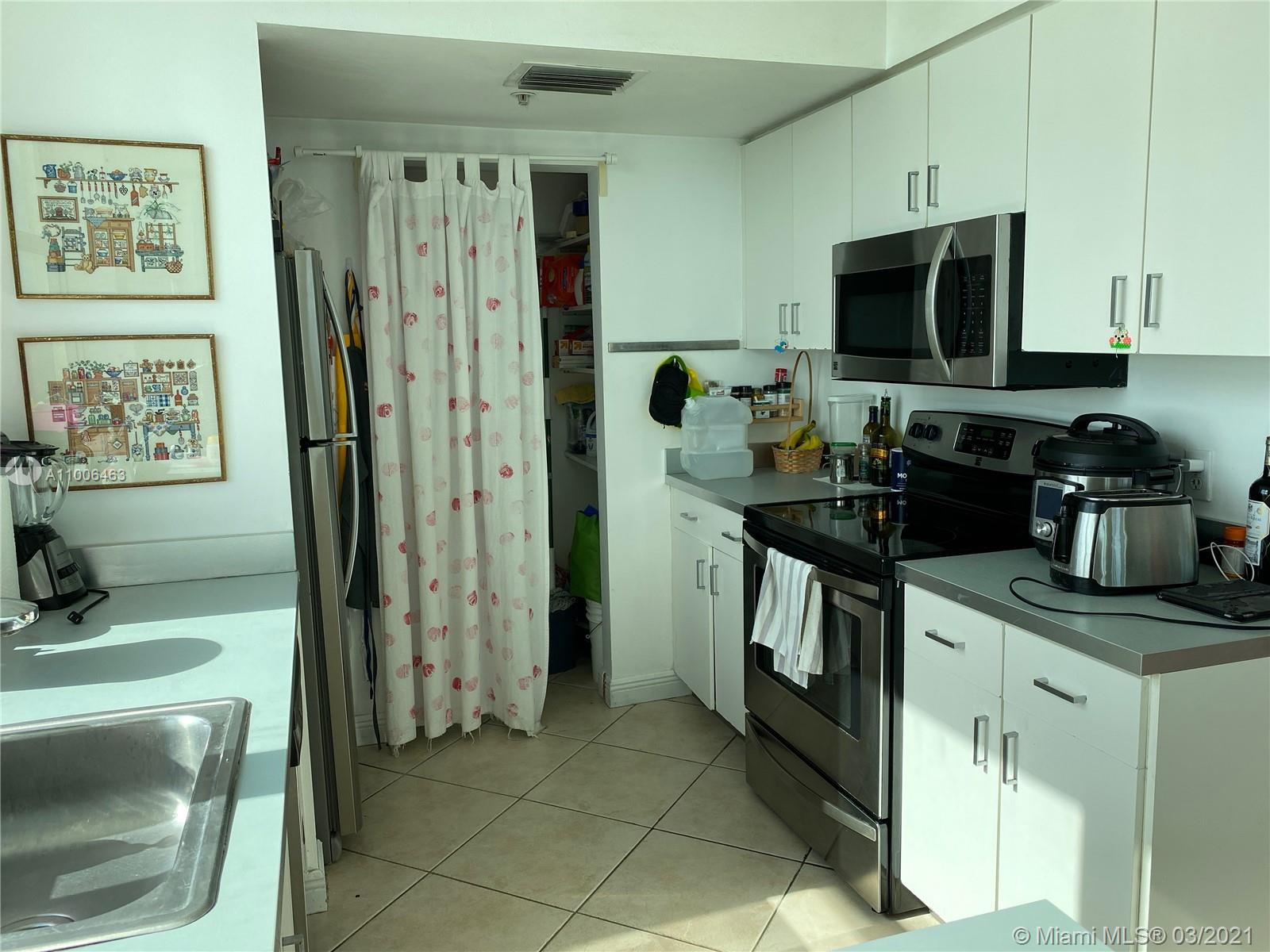 ST LOUIS CONDO - Residential Lease