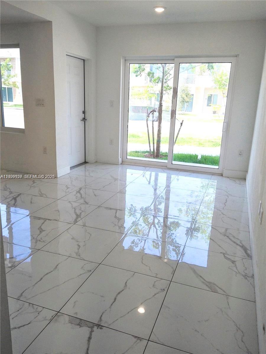 PARADISE ONE - Residential Lease