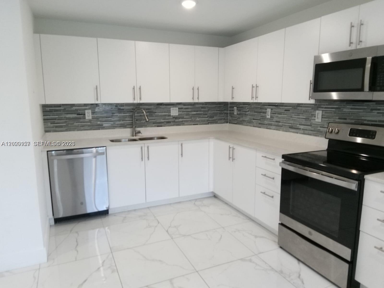 PARADISE ONE - Residential Lease