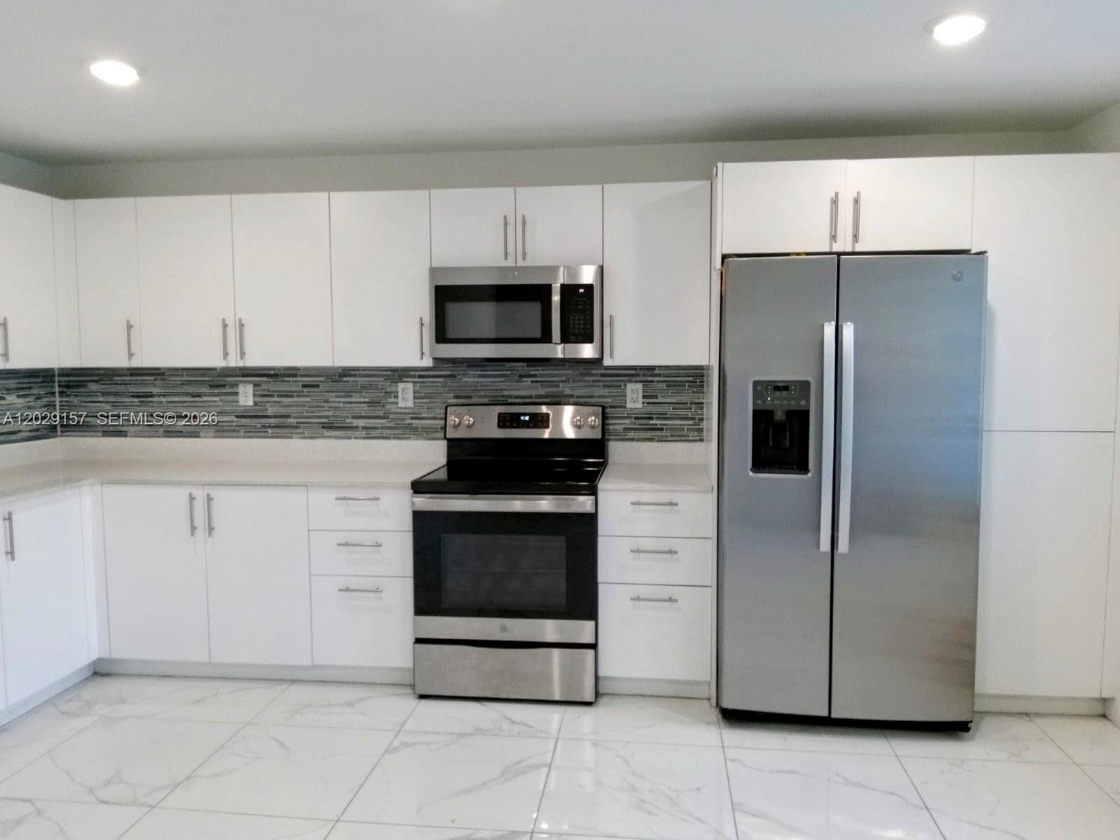 PARADISE ONE - Residential Lease