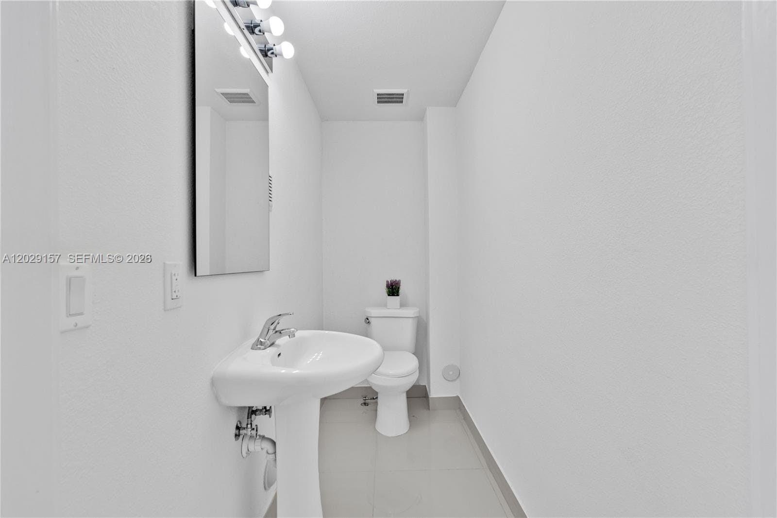 PARADISE ONE - Residential Lease
