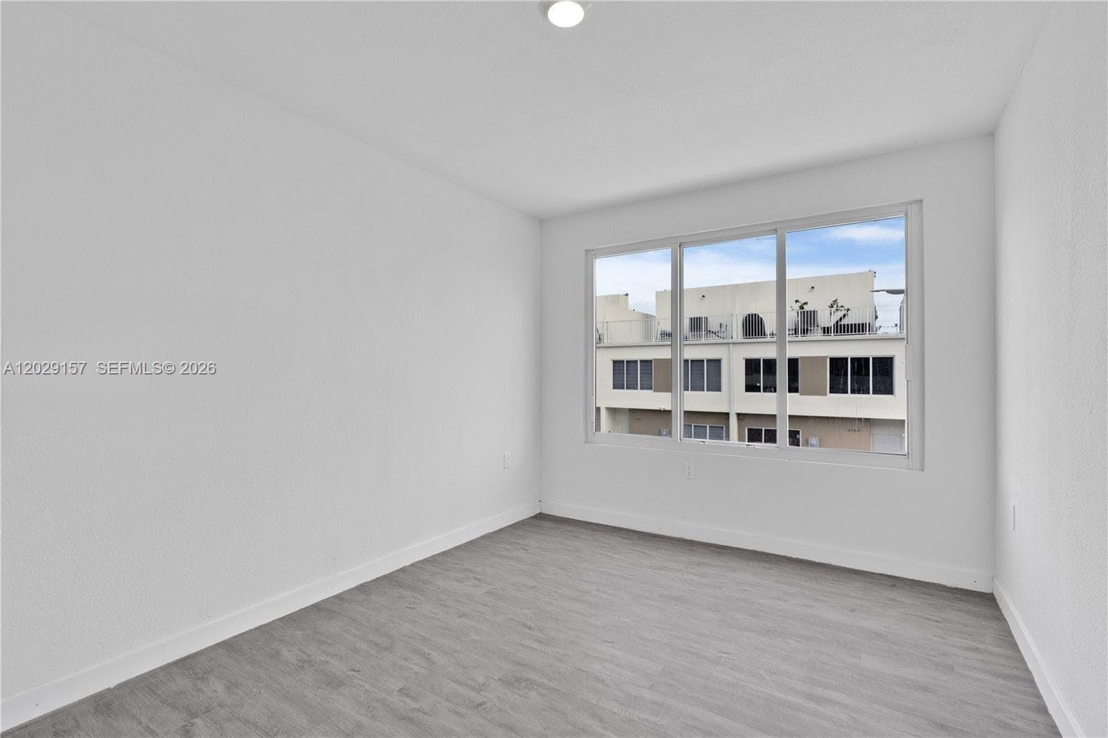 PARADISE ONE - Residential Lease
