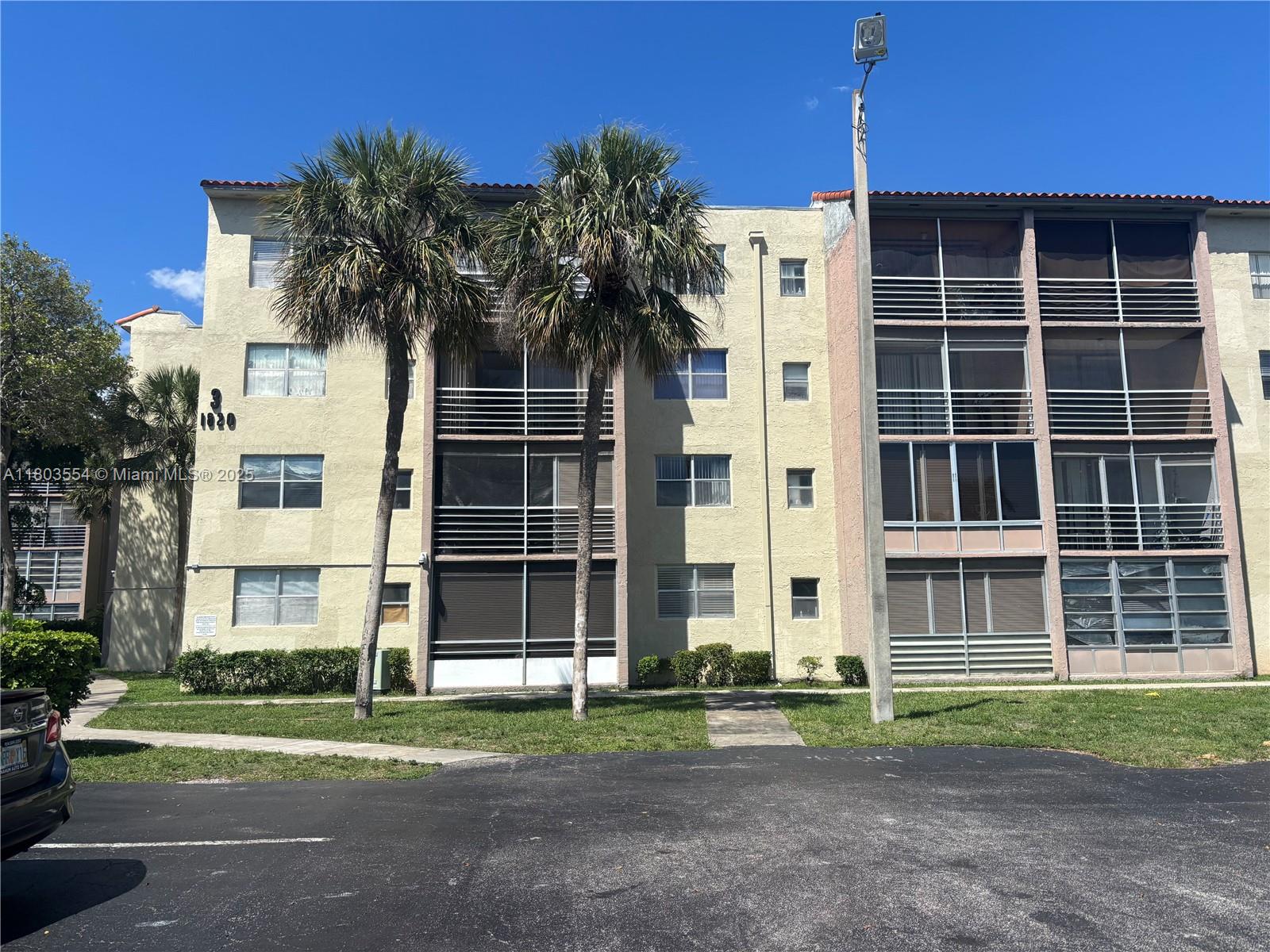 Apartment in good condition, remodeling bathroom, A/C 2023 both units, Ready to move in. It can rented immediately, the association requires a credit of 650. The tenant move out on June 1st.