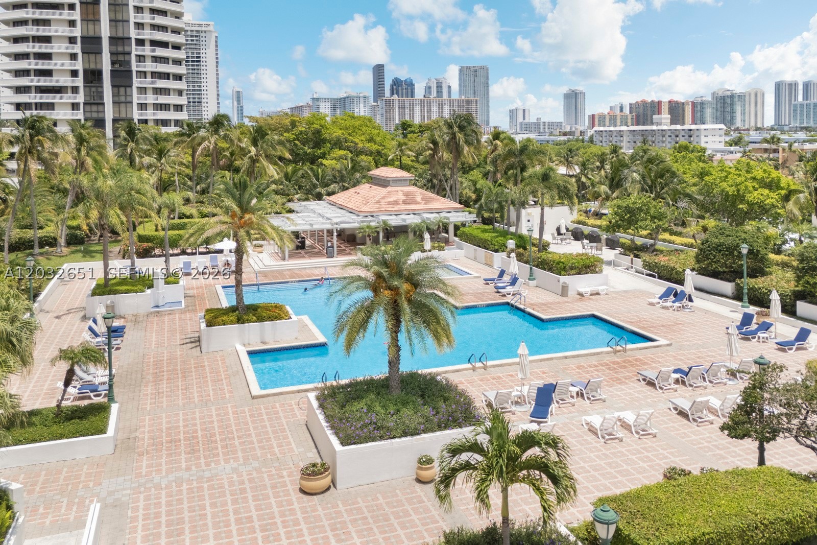 1000 ISL BLVD WILLIAMS IS - Residential