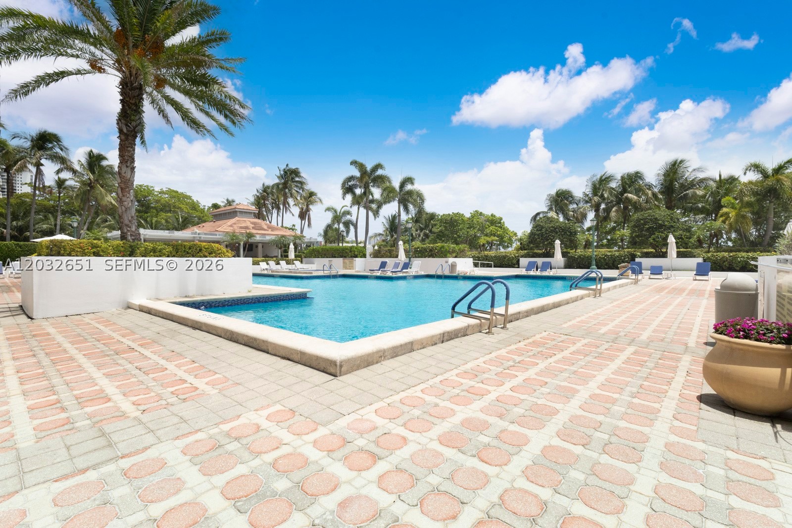 1000 ISL BLVD WILLIAMS IS - Residential