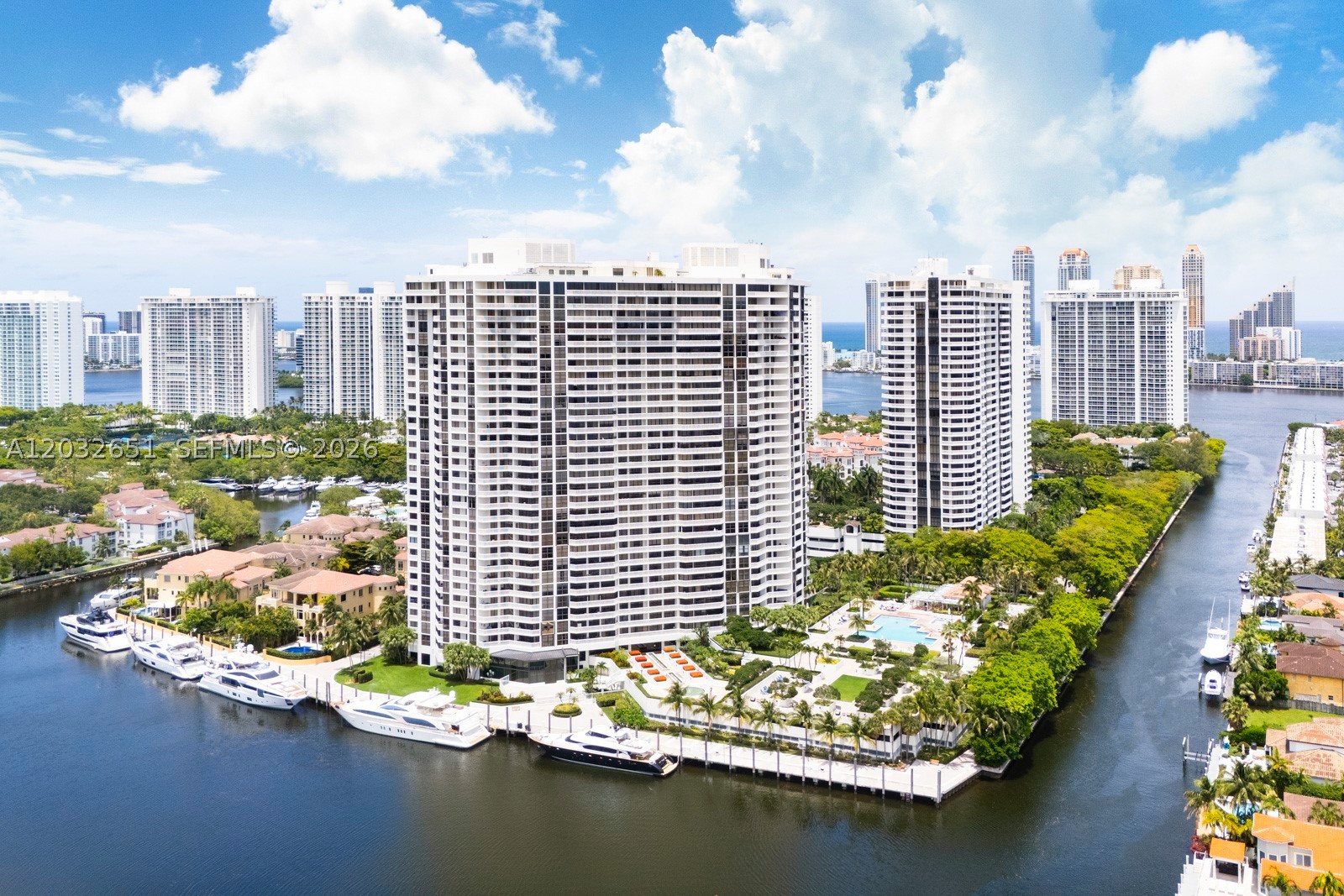 1000 ISL BLVD WILLIAMS IS - Residential