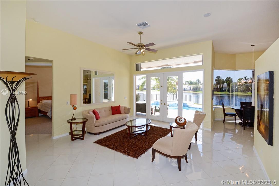 EDGEWATER - Residential