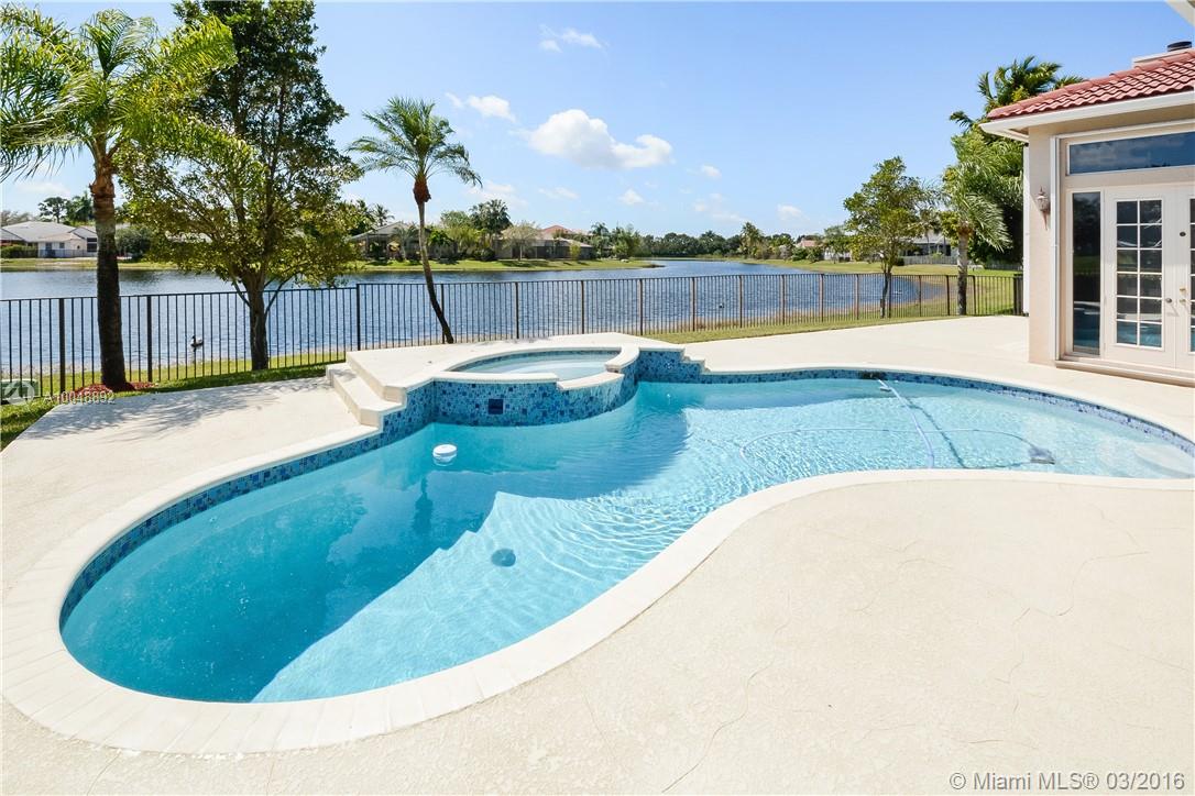 EDGEWATER - Residential