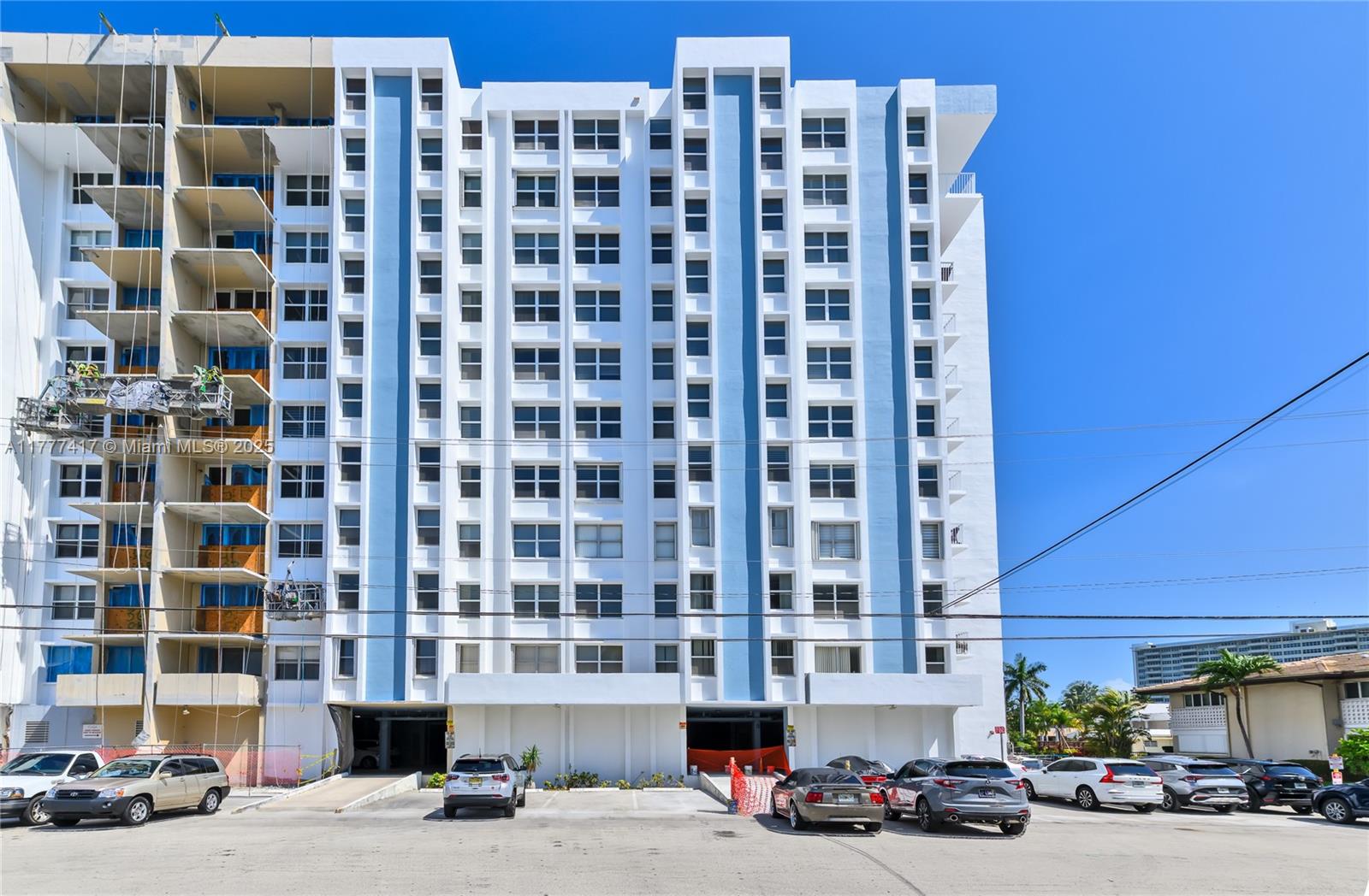 CARLYLE CONDOMINIUM - Residential
