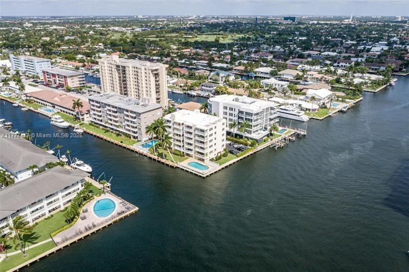 CARLYLE CONDOMINIUM - Residential